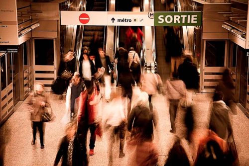 qui passe de la musique dans le métro ?