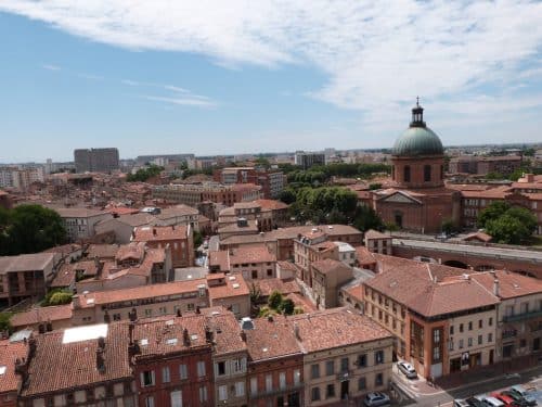 vue d'en haut la grave et toits Toulouse