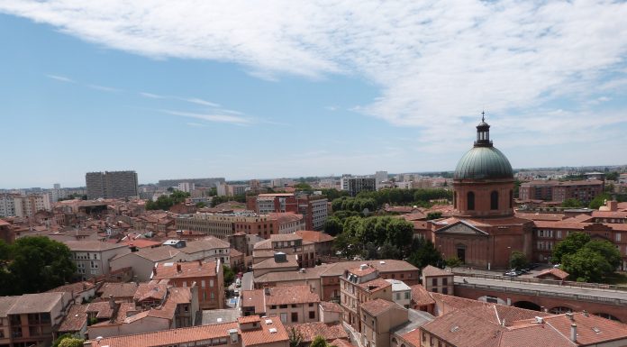vue d'en haut la grave et toits Toulouse