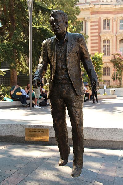 La statue de Claude Nougaro au square Charles de Gaulle