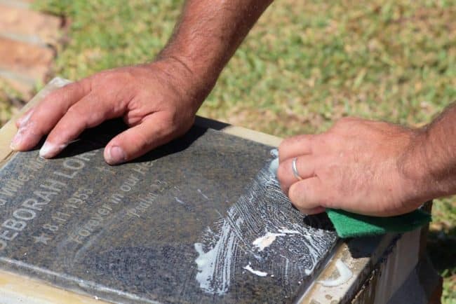 cemetery_grave_care_urn_tomb_clean-747496.jpg!d (1)