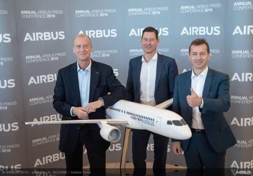 De gauche à droite: le désormais ex-patron d'Airbus Tom Enders, le directeur financier Harald Wilhelm, et le nouveau PDG, Guillaume Faury ©Hervé Goussé – Master Films – Airbus