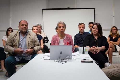 Nadia Pellefigue entourée de ses colistiers © Nicolas Belaubre - Le Journal Toulousain