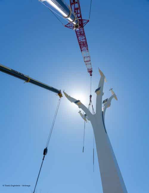 Installation d’un pylône sur le chantier du téléphérique toulousain Téléo