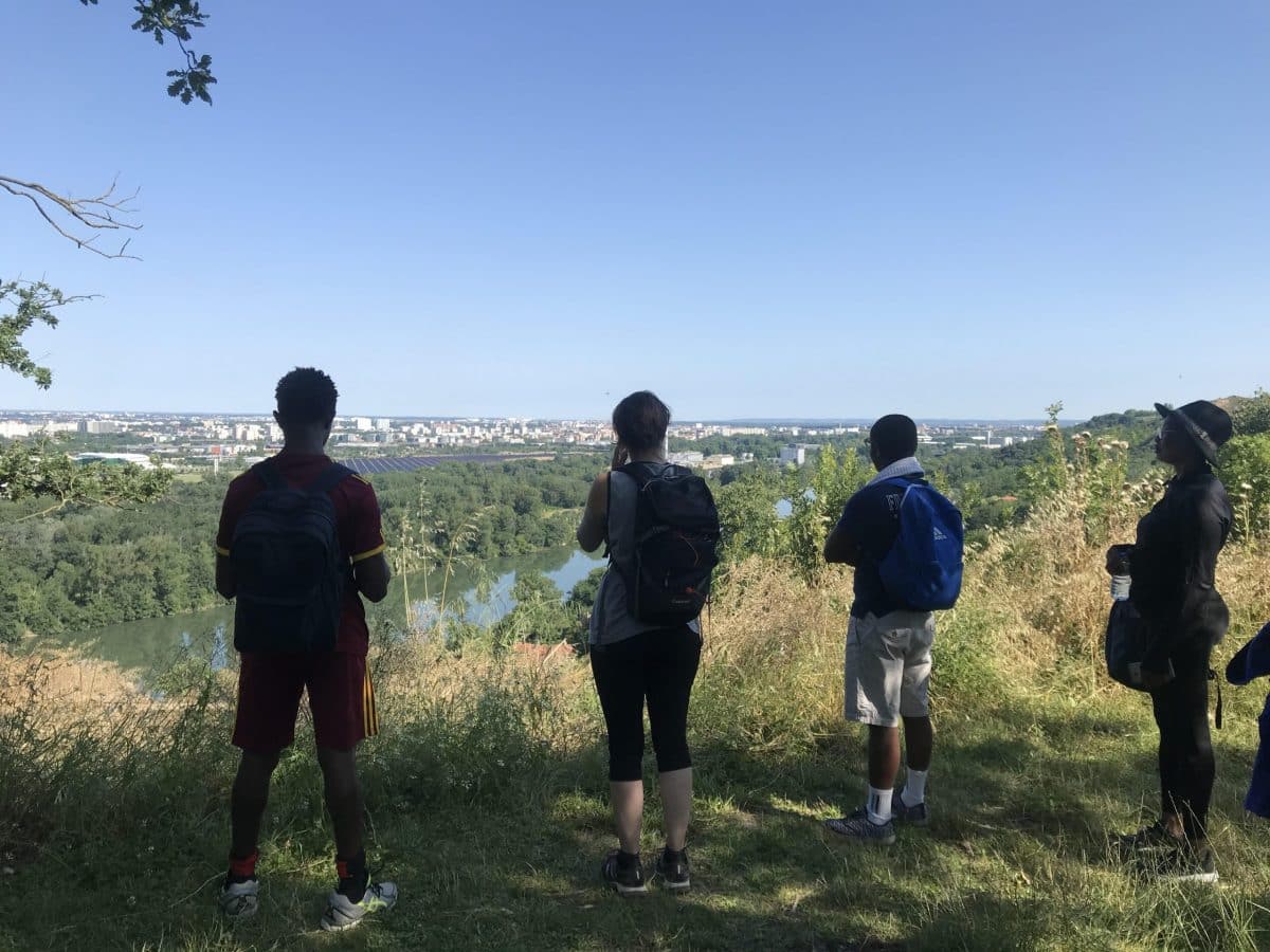 Honorine, Jean et Naby, réfugiés, découvrent Toulouse d'un autre point de vue grâce à Sportis