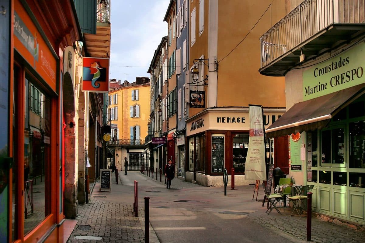 Foix commerces Ariège dimanche