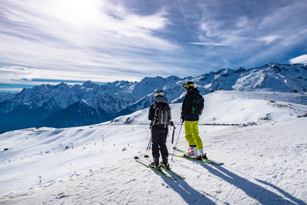 Ski dans les Pyrénées Occitanie touristes Noël