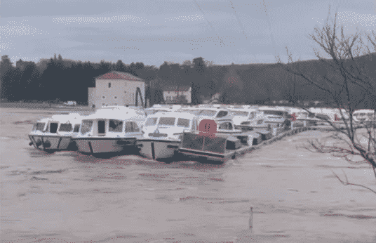 Les vidéos incroyables de 21 bateaux emportés par la crue du Lot ©SebastienMeffre