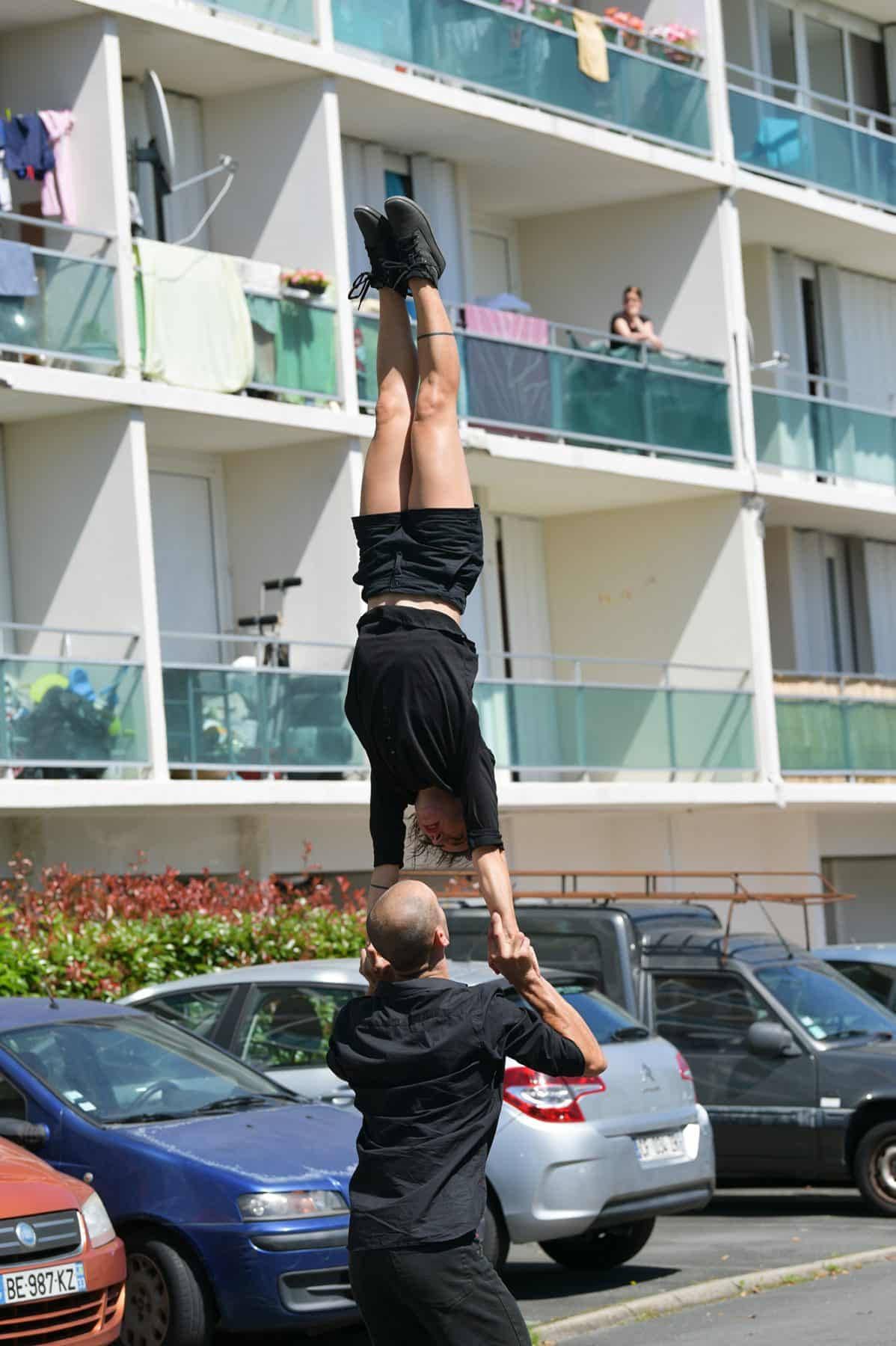 begles-spectacle-fenetre-acrobates