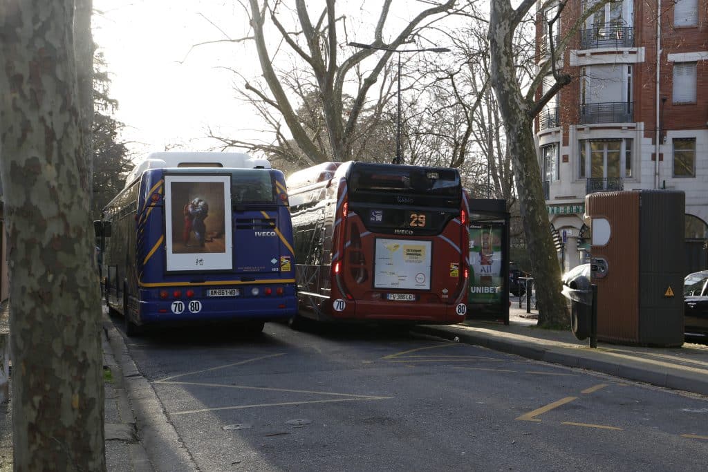 Deux Bus Tisseo Toulouse