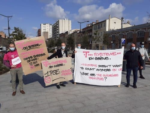 Les salariés en colère de T-Systems, fournisseur de services informatiques pour le secteur aéronautique, à Toulouse, ce 8 mars ©Gaëtan Gracia