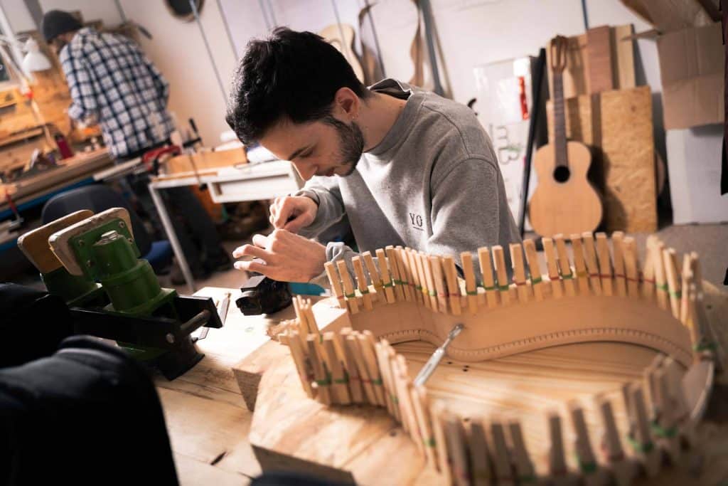 John Melis Luthier Toulouse art