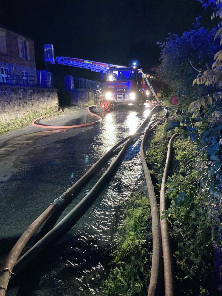 L’école maternelle de Fajoles, dans le Lot, est fermée jusqu’à nouvel ordre, après l'incendie d'un appartement situé au premier étage de l’établissement @Stéphane Frauziol-Les pompiers du Lot