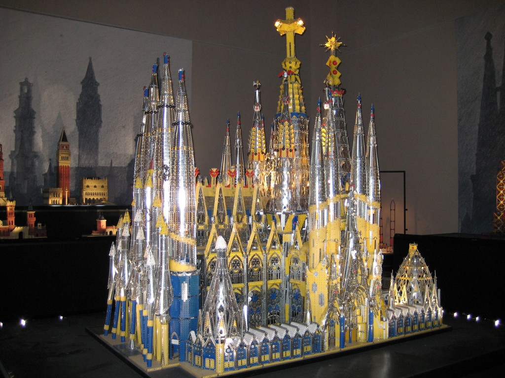 La maquette de la Sagrada Familia en Mecanno. ©Le Musée des jouets de Montauban