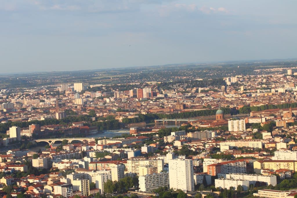 Vue aérienne de l'agglomération toulousaine