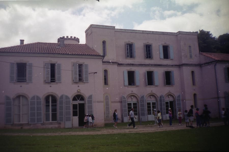 Le château de Nescus mis en vente par la ville de Paris. Général Renard CC BY 3.0