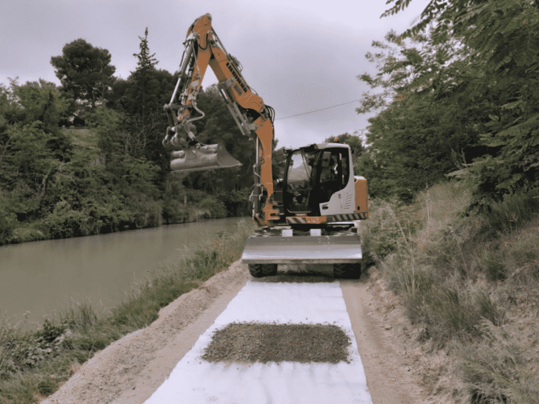 La rénovation des berges du canal du Midi est en cours. © Département de l'Hérault.