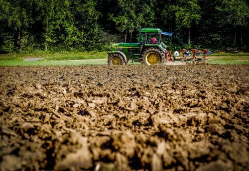 agriculture-champs-tracteur-agricole