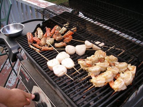 barbecue-viande-saucisses-feu