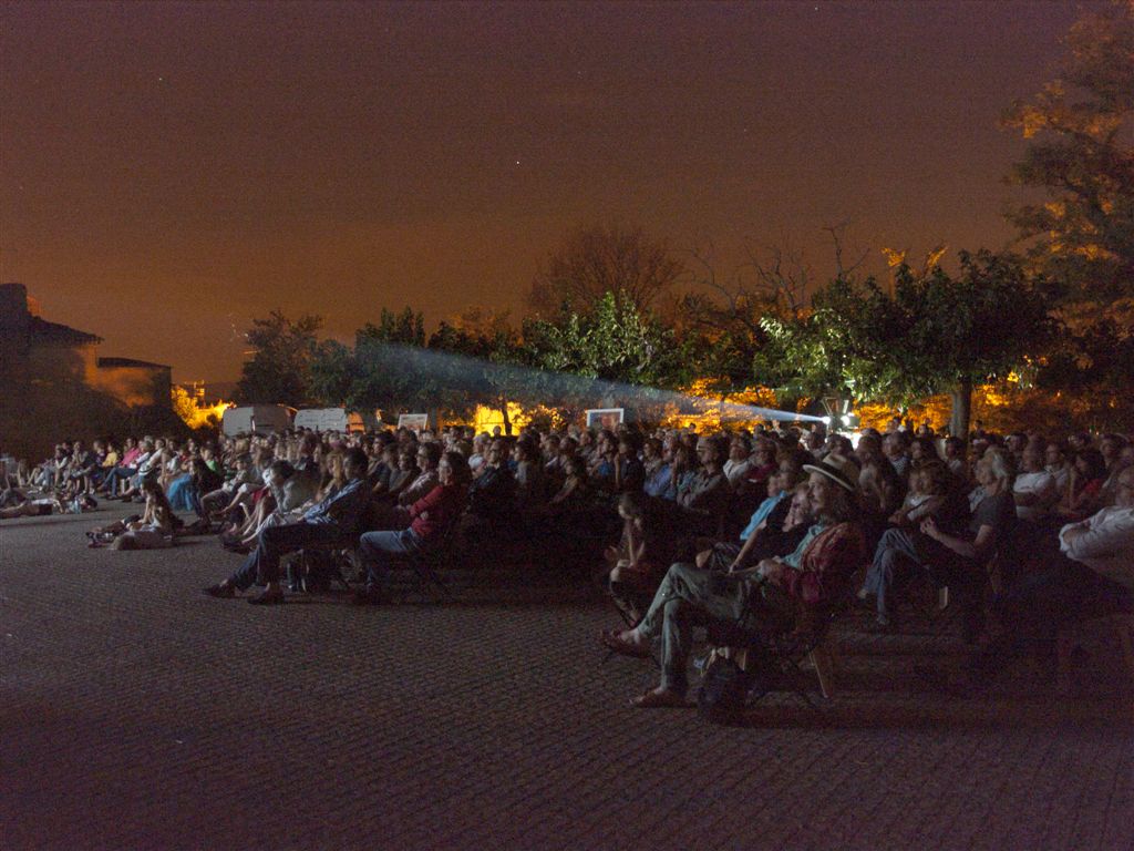 Des séances de cinéma en plein air sont organisées, cet été, à Cahors, dans le Lot. Le premier rendez-vous est donné ce vendredi 23 juillet @Castrum Avisani