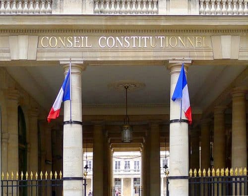 Entrée du conseil constituionnel à Paris