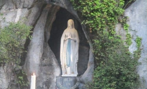 lourdes vierge pèlerinage