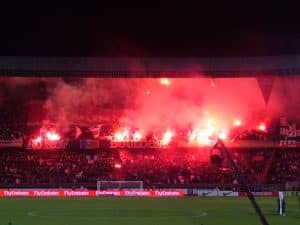 La LFP a autorisé, à titre expérimental, l’utilisation de fumigènes durant la rencontre entre le TFC et Grenoble qui se déroulera à Toulouse le 18 septembre. Photo d'illustration. / CC BY SH PSGMAG.NET