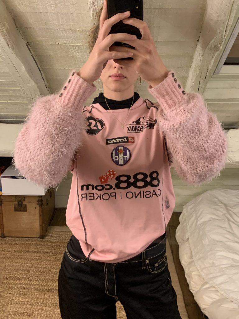 La styliste danoise Nova Nørgaard a lancé une marque de vêtements originaux, qui lui ont été inspirés par un maillot du TFC