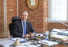 Le maire de Toulouse Jean-Luc Moudenc reçoit en moyenne 50 lettres par jour. Voici comment il parvient à répondre à chacune @MairieDeToulouse