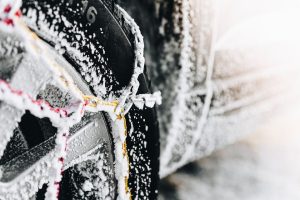 Les automobilistes circulants dans les régions montagneuses doivent désormais s'équiper de pneus hiver ou de chaînes, une décision "ubuesque", selon le département du Tarn. © pixabay