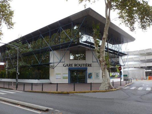 Il se trouve sous la gare routière de Toulouse - Matabiau un vestige de la seconde guerre mondiale tellement imposant et solide qu'on a préféré le laisser sur place... @Lo2source