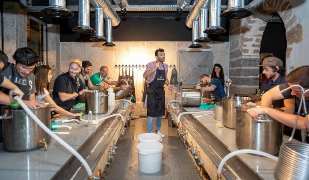 La Beer Fabrique de Toulouse est un atelier pour apprendre à brasser de la bière d'où l'on repart avec 15 litres de ses propres bouteilles @BeerFabrique