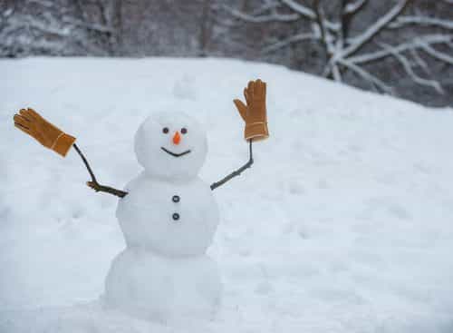 bonhomme neige vacances hiver Ariège