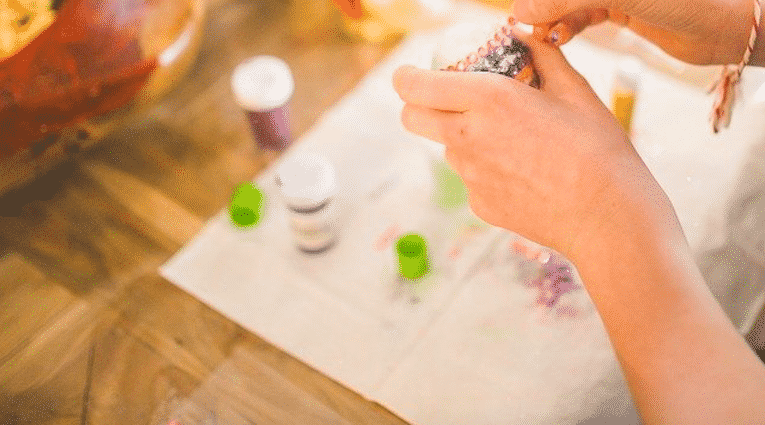 Atelier enfant mains bricolage vacances Gers hiver