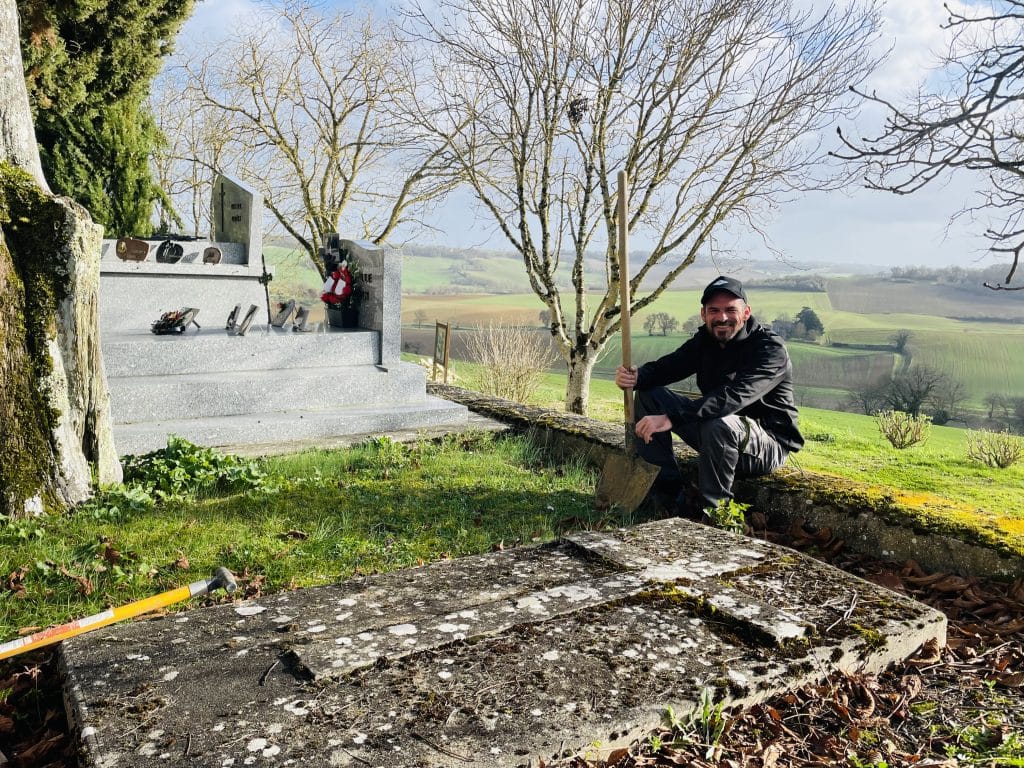 Jérémy Mayor fossoyeur cimetière