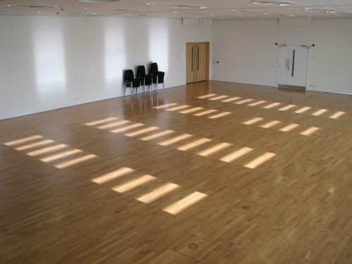 Salle de danse vide