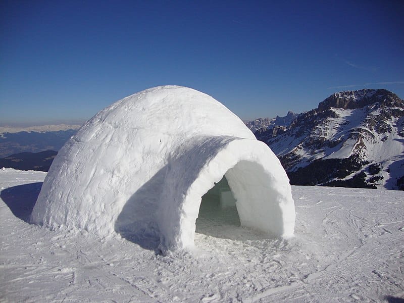 igloo neige montagne