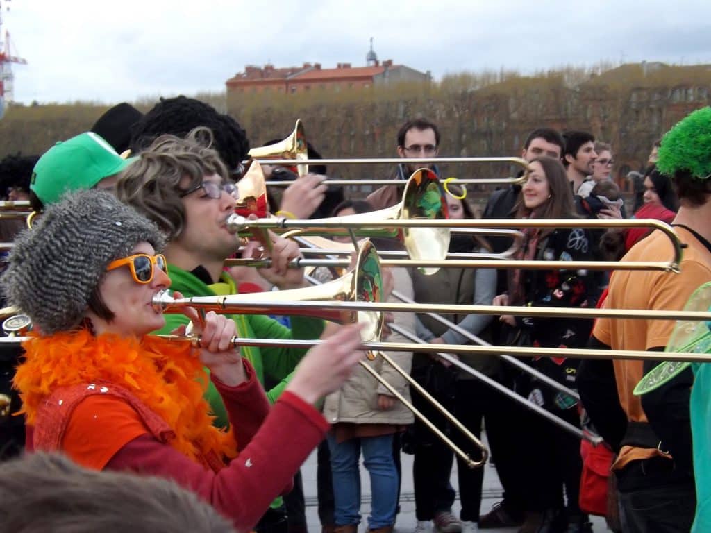 Le collectif Fanfarnaüm lors du grand défilé du carnaval de Toulouse en 2016.