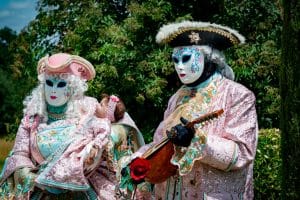 Venise carnaval masques déguisements Labyrinthe Merville
