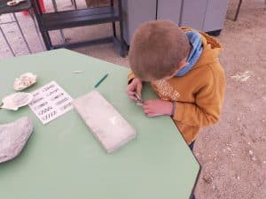 atelier enfant pendeloque archéosite des Fieux