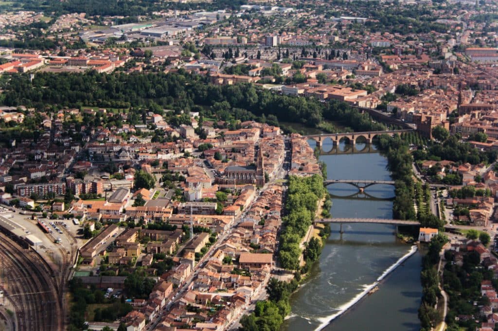 Montauban vu du ciel. La ville va élargir le dispositif du "Permis de louer".