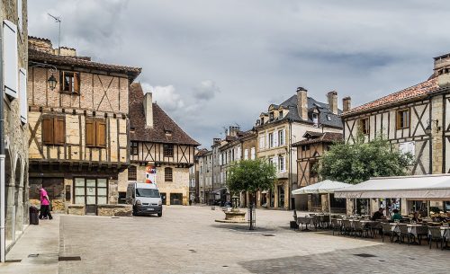 saint-cere-lot-occitanie. le Lot accueille la septième édition du festival Escambis. Pendant trois jours, différentes activités autour de l'occitan animeront les villes de Saint-Céré, Bannes et Saint-Jean-Lagineste.