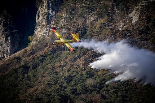 pilotes bombardiers eau grève incendie Canadair Gard
