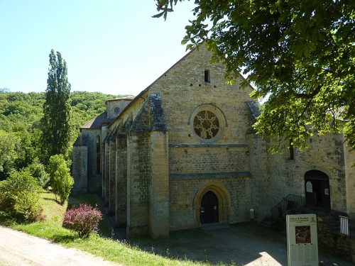 Abbaye de Beaulieu en Rouergue (82) a été restaurée et reçoit une nouvelle collection d'art moderne
