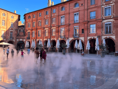 Place Nationale Montauban fraicheur eau miroir