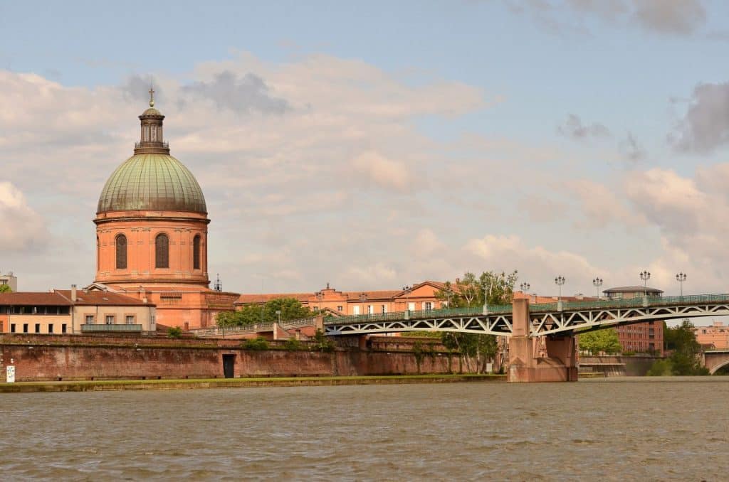 Le pont saint-pierre de Toulouse est fermé aux voitures