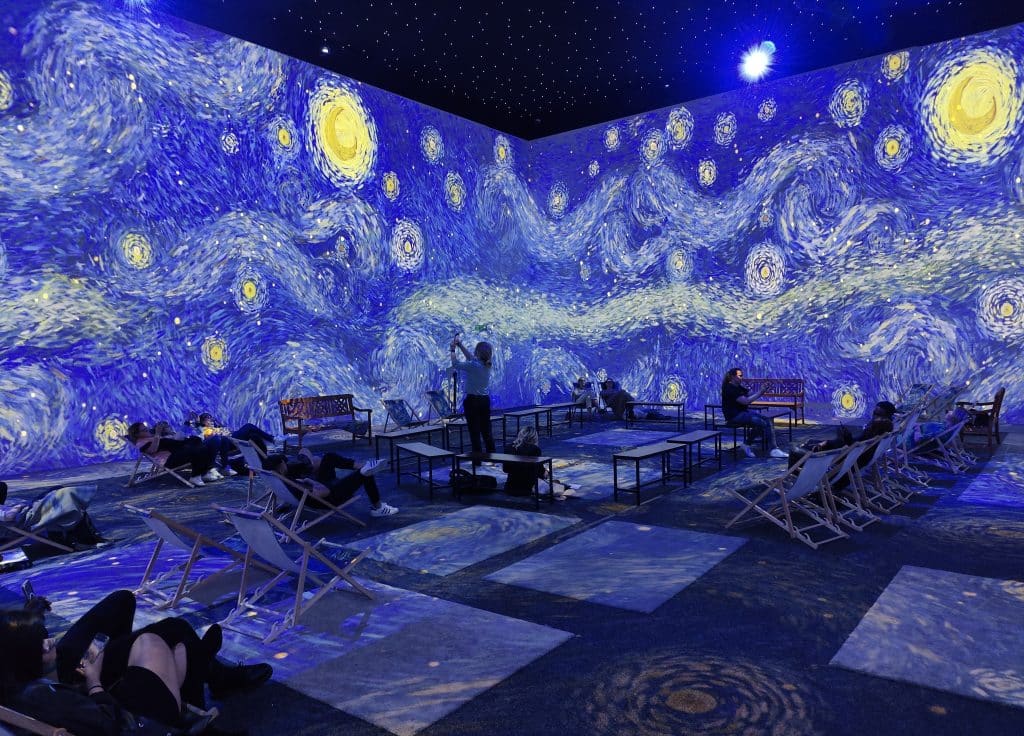 Cette exposition consacrée à Van Gogh est immersive.