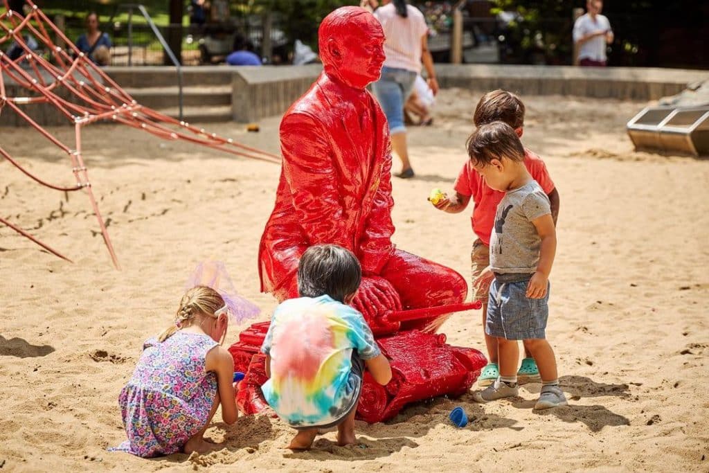 james colomina a fait une sculpture de poutine