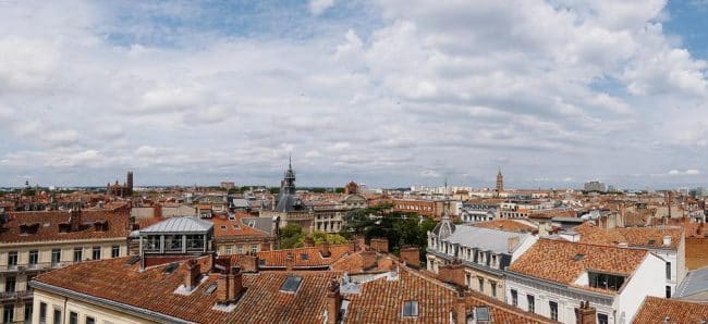 immobilier marché logements neufs Toulouse centre-ville vue ciel toits