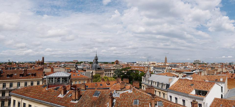 immobilier marché logements neufs Toulouse centre-ville vue ciel toits  locations touristiques